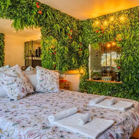 Jungleroom Vegetal And Romantic, Parking شقة كاركفو