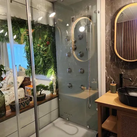 Jungleroom Vegetal And Romantic, Parking Carquefou