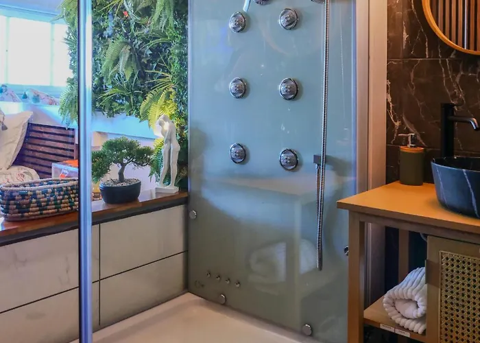 Jungleroom Vegetal And Romantic, Parking