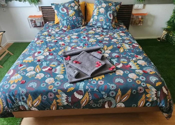 Apartment Jungleroom Vegetal And Romantic, Parking