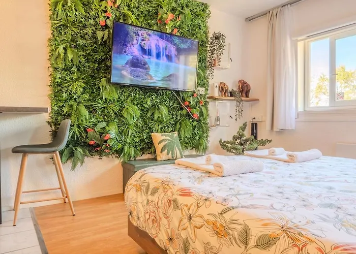 Jungleroom Vegetal And Romantic, Parking Apartment *