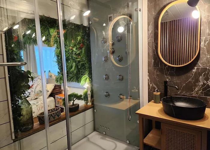 Jungleroom Vegetal And Romantic, Parking Carquefou